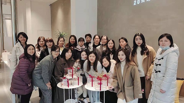 巧手做烘焙，甜蜜好時(shí)光——地產(chǎn)集團工會(huì )舉辦婦女節主題烘焙活動(dòng)