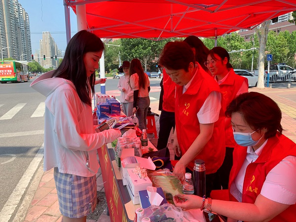 助力學(xué)子圓夢(mèng)，踐行國企擔當  安徽鹽業(yè)地產(chǎn)集團組織愛(ài)心助考公益活動(dòng)